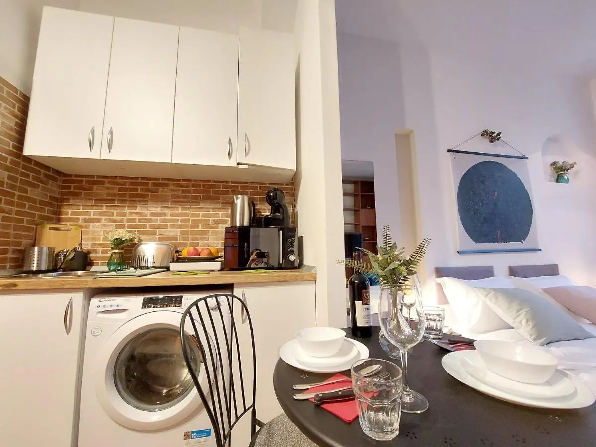 Sweet Dreams Suites Cosy Studio Piata Romana Boekarest 0*,  Roemenië